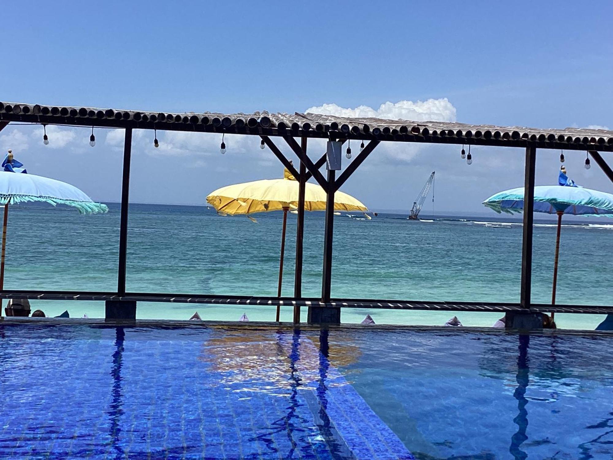 Linda Beach Hotel Lembongan Exterior photo