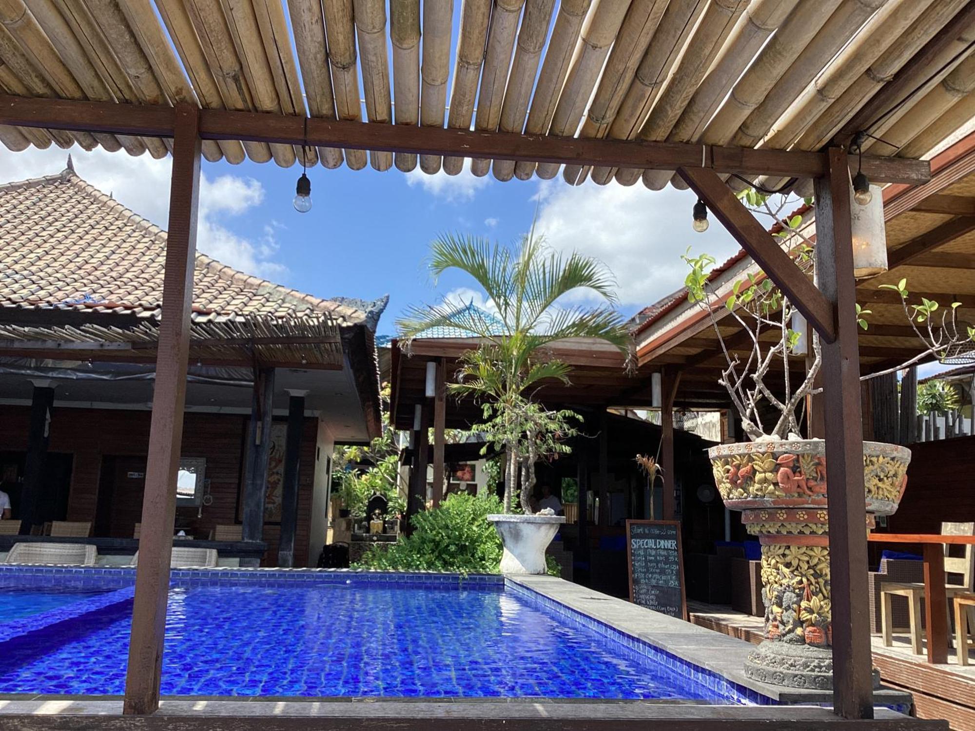 Linda Beach Hotel Lembongan Exterior photo
