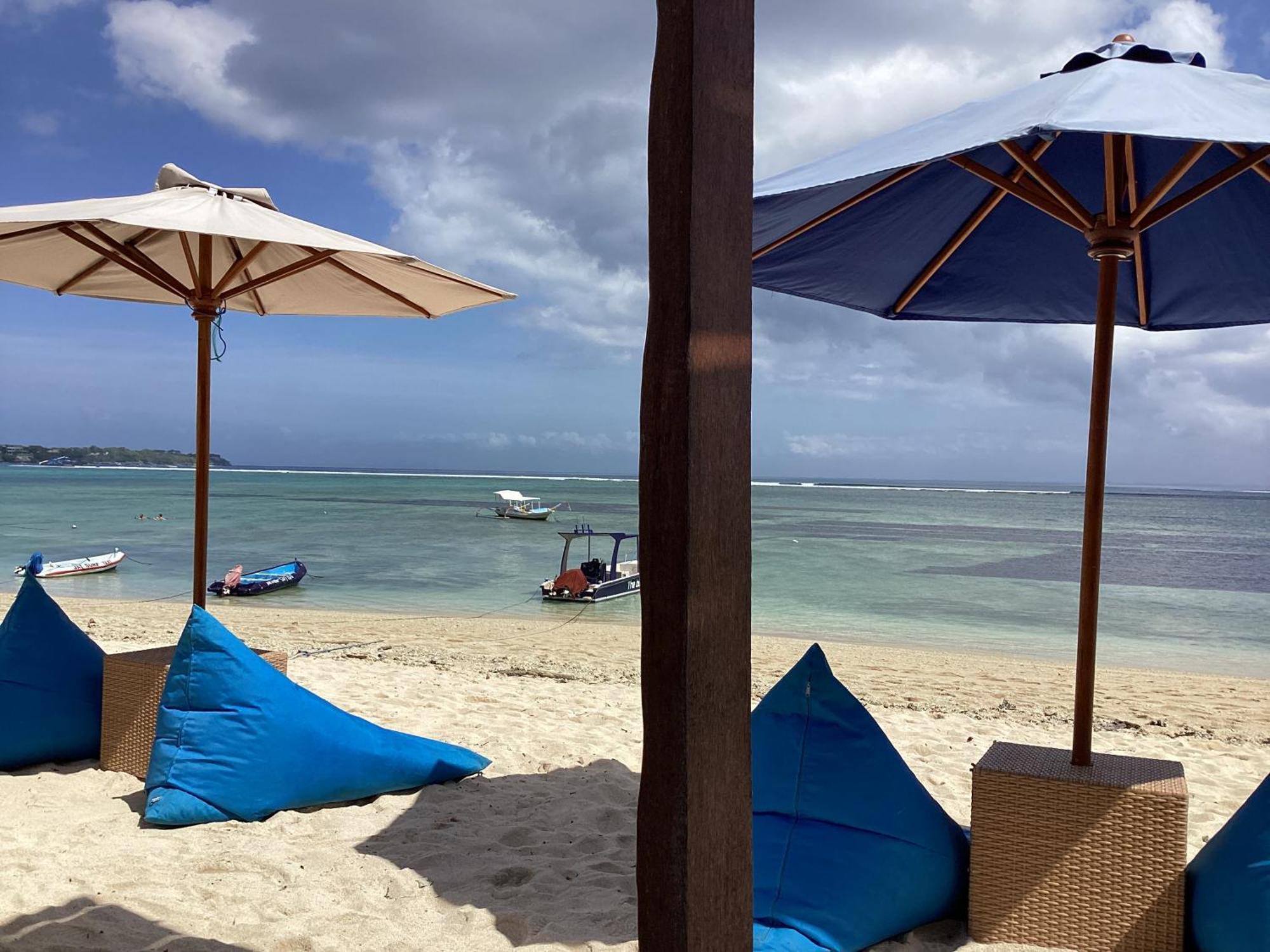 Linda Beach Hotel Lembongan Exterior photo