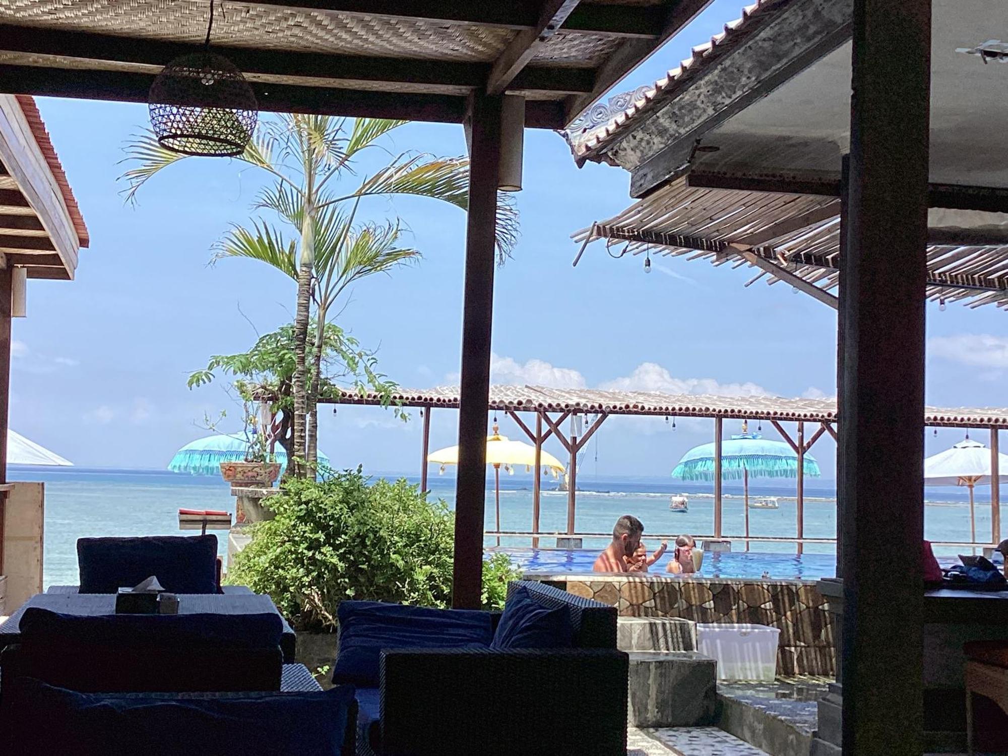 Linda Beach Hotel Lembongan Exterior photo