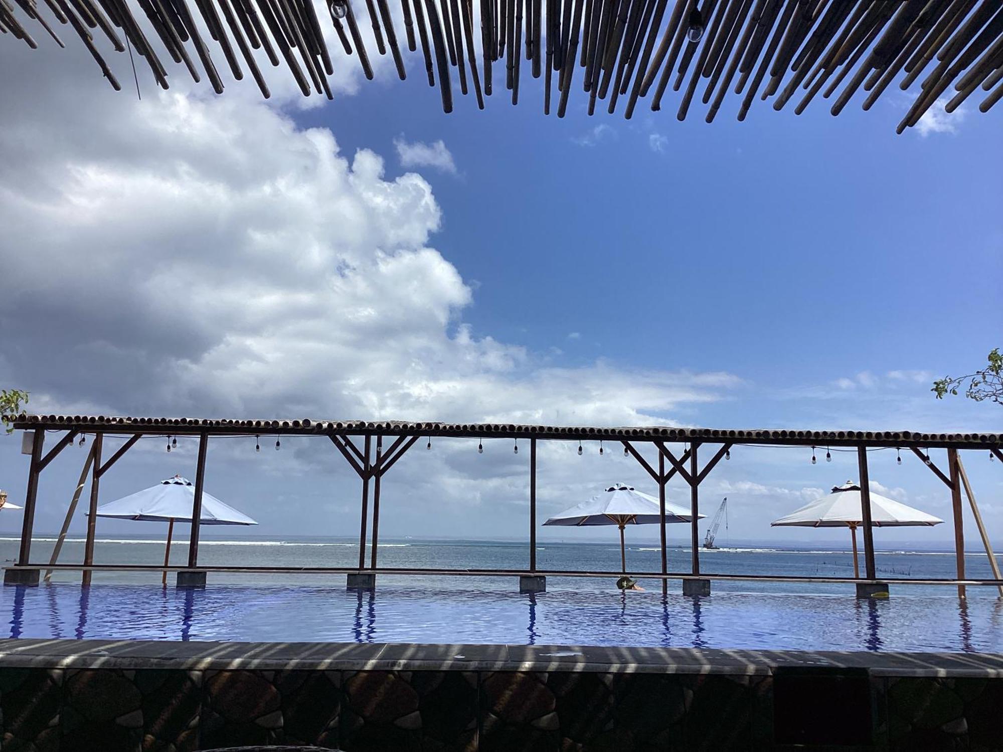 Linda Beach Hotel Lembongan Exterior photo