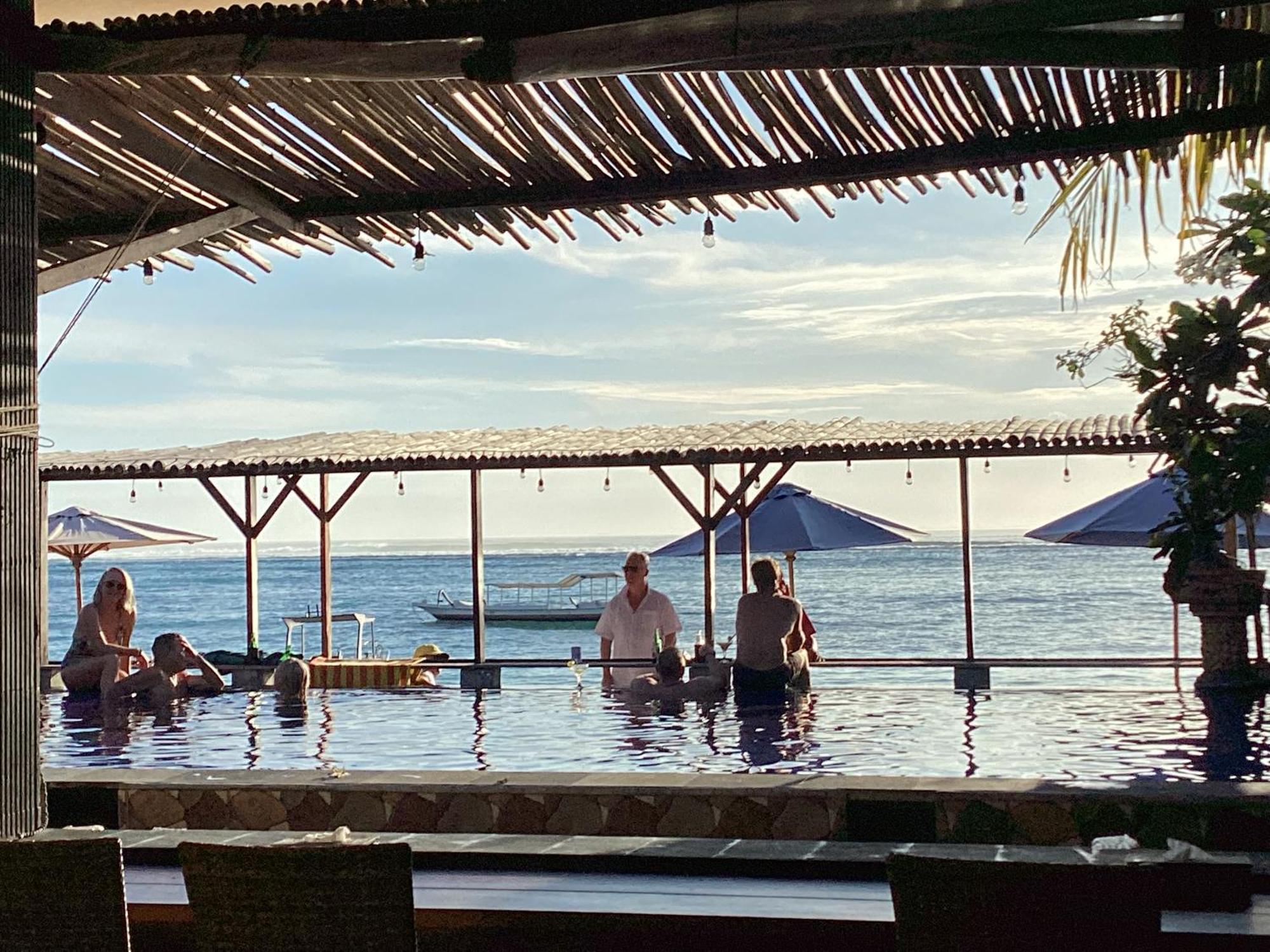 Linda Beach Hotel Lembongan Exterior photo