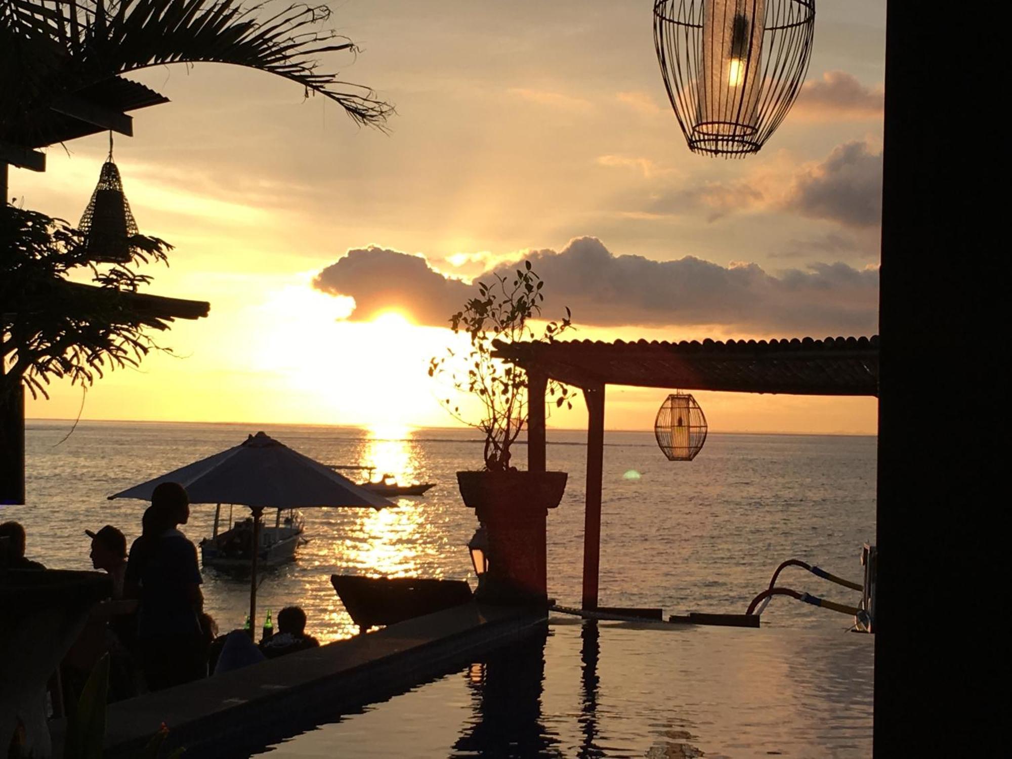 Linda Beach Hotel Lembongan Exterior photo
